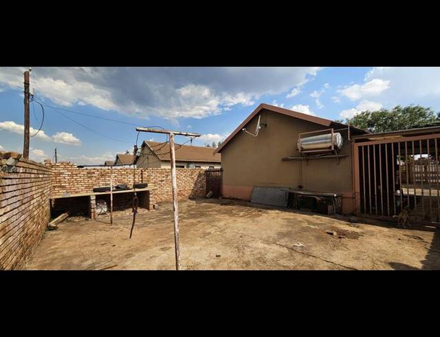 2 BEDROOM HOUSE FOR SALE IN LOTUS GARDENS